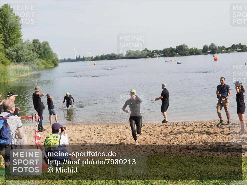 21.06.2025 - 27. Vierlanden-Triathlon MichiJ http://msf.ph/oto/7980213 15.06.2026 09:00:51 Schwimmen 217 meine-sportfotos.de