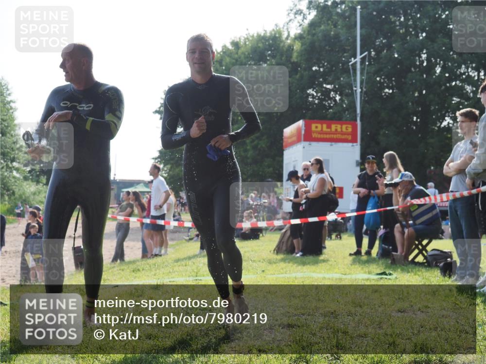 15.06.2025 - 27. Vierlanden-Triathlon KatJ http://msf.ph/oto/7980219 15.06.2025 08:44:20 Schwimmen 130, 173, 174 meine-sportfotos.de
