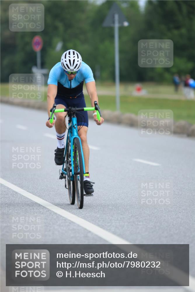 15.06.2025 - 27. Vierlanden-Triathlon H.Heesch http://msf.ph/oto/7980232 15.06.2025 10:38:49 Radfahren 17, 235, 298 meine-sportfotos.de