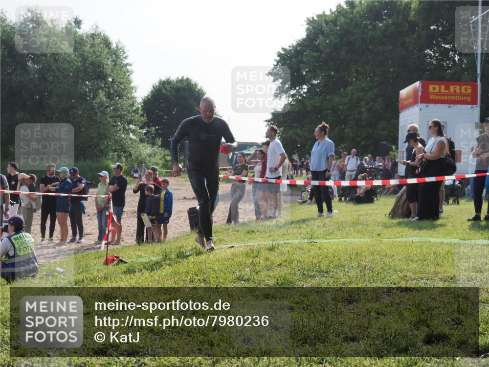 15.06.2025 - 27. Vierlanden-Triathlon KatJ http://msf.ph/oto/7980236 15.06.2025 08:44:24 Schwimmen 130, 173, 174 meine-sportfotos.de