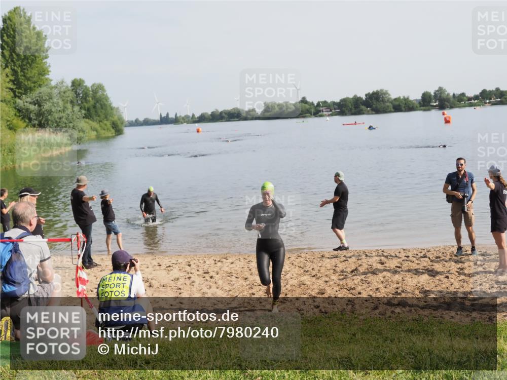 21.06.2025 - 27. Vierlanden-Triathlon MichiJ http://msf.ph/oto/7980240 15.06.2026 09:00:52 Schwimmen 217 meine-sportfotos.de