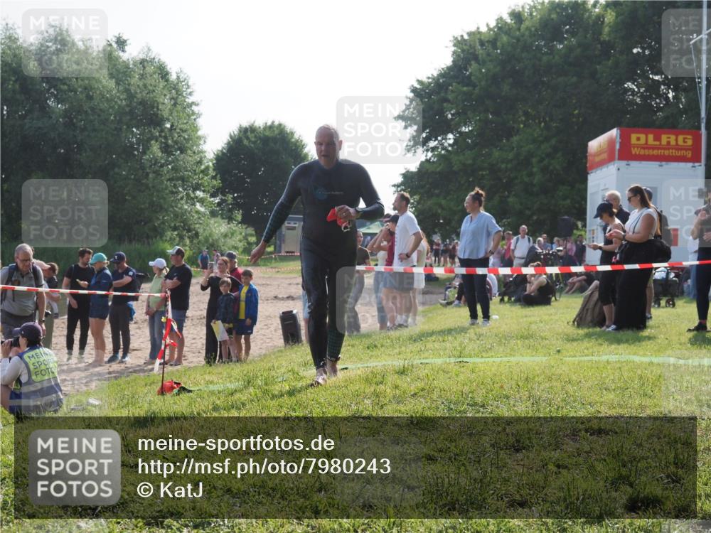 15.06.2025 - 27. Vierlanden-Triathlon KatJ http://msf.ph/oto/7980243 15.06.2025 08:44:25 Schwimmen 130, 173, 174 meine-sportfotos.de