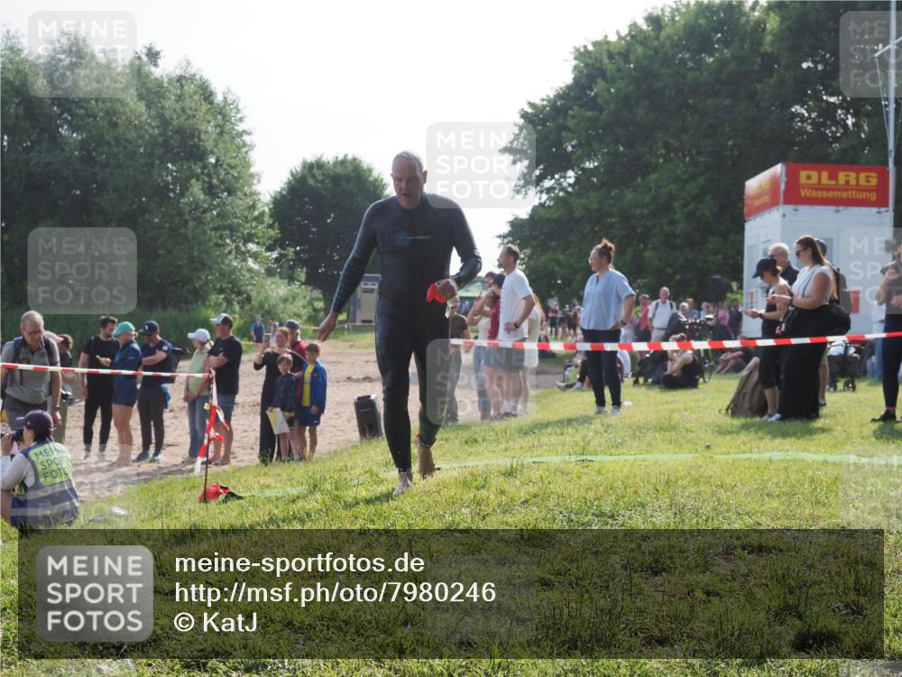 15.06.2025 - 27. Vierlanden-Triathlon KatJ http://msf.ph/oto/7980246 15.06.2025 08:44:25 Schwimmen 130, 173, 174 meine-sportfotos.de