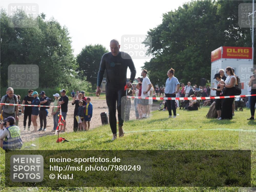 15.06.2025 - 27. Vierlanden-Triathlon KatJ http://msf.ph/oto/7980249 15.06.2025 08:44:25 Schwimmen 130, 173, 174 meine-sportfotos.de