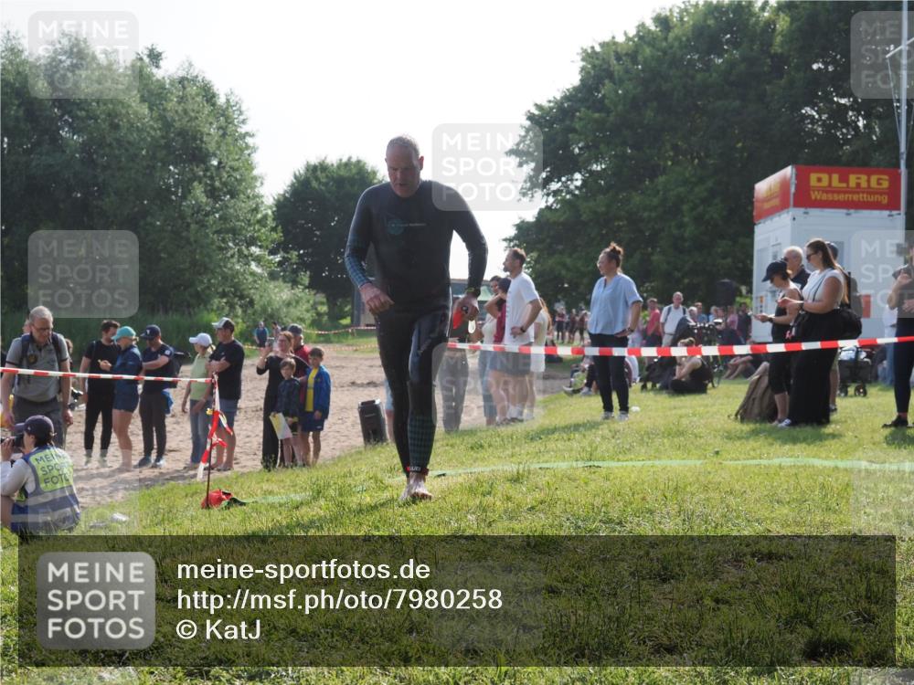 15.06.2025 - 27. Vierlanden-Triathlon KatJ http://msf.ph/oto/7980258 15.06.2025 08:44:25 Schwimmen 130, 173, 174 meine-sportfotos.de