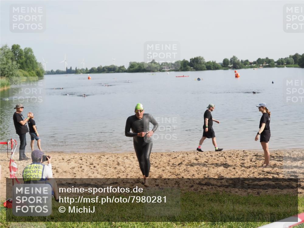 21.06.2025 - 27. Vierlanden-Triathlon MichiJ http://msf.ph/oto/7980281 15.06.2026 09:00:59 Schwimmen 217 meine-sportfotos.de