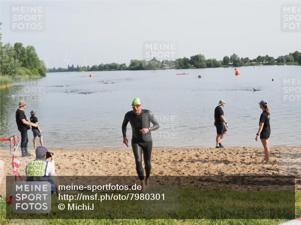 21.06.2025 - 27. Vierlanden-Triathlon MichiJ http://msf.ph/oto/7980301 15.06.2026 09:00:59 Schwimmen 217 meine-sportfotos.de