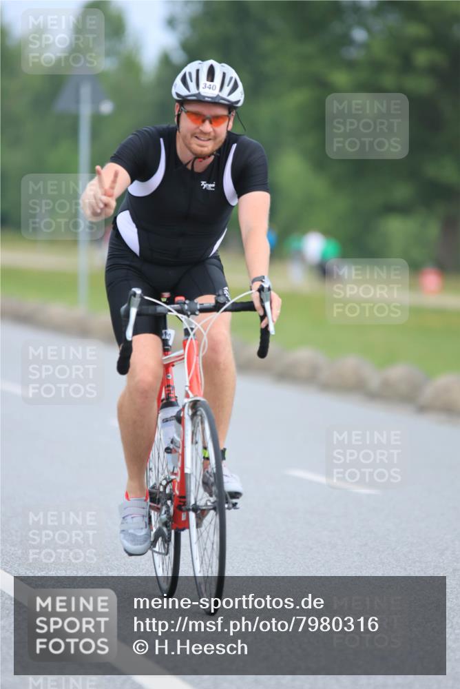 15.06.2025 - 27. Vierlanden-Triathlon H.Heesch http://msf.ph/oto/7980316 15.06.2025 10:39:16 Radfahren 46, 186, 209, 294, 340, 377 meine-sportfotos.de