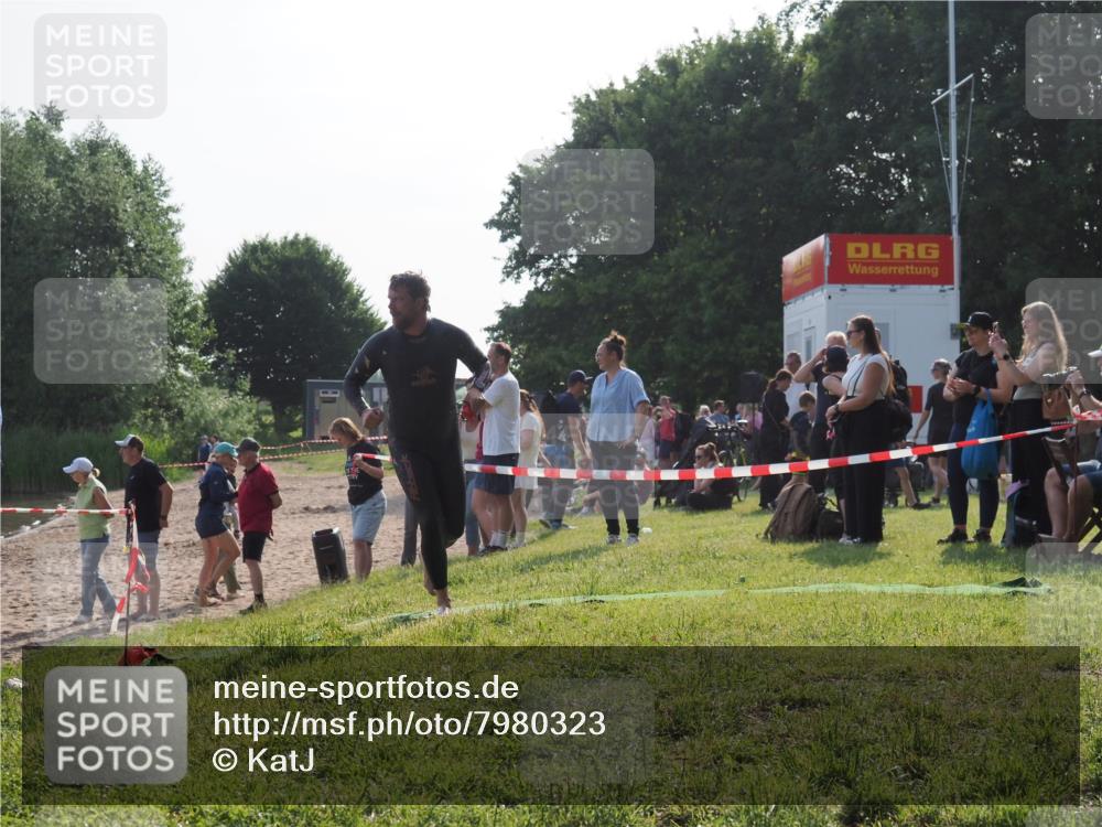 15.06.2025 - 27. Vierlanden-Triathlon KatJ http://msf.ph/oto/7980323 15.06.2025 08:44:38 Schwimmen 93 meine-sportfotos.de