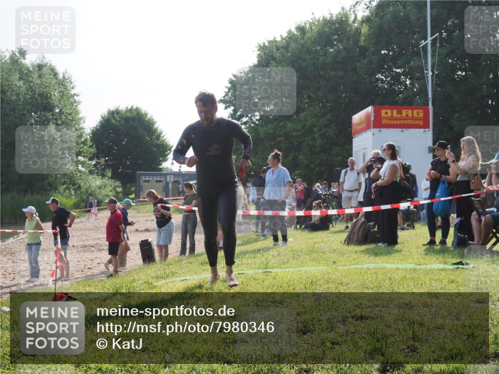15.06.2025 - 27. Vierlanden-Triathlon KatJ http://msf.ph/oto/7980346 15.06.2025 08:44:39 Schwimmen 93 meine-sportfotos.de