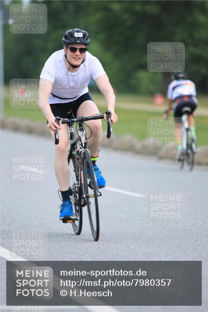 15.06.2025 - 27. Vierlanden-Triathlon H.Heesch http://msf.ph/oto/7980357 15.06.2025 10:39:28 Radfahren 59, 67, 130, 204, 281 meine-sportfotos.de