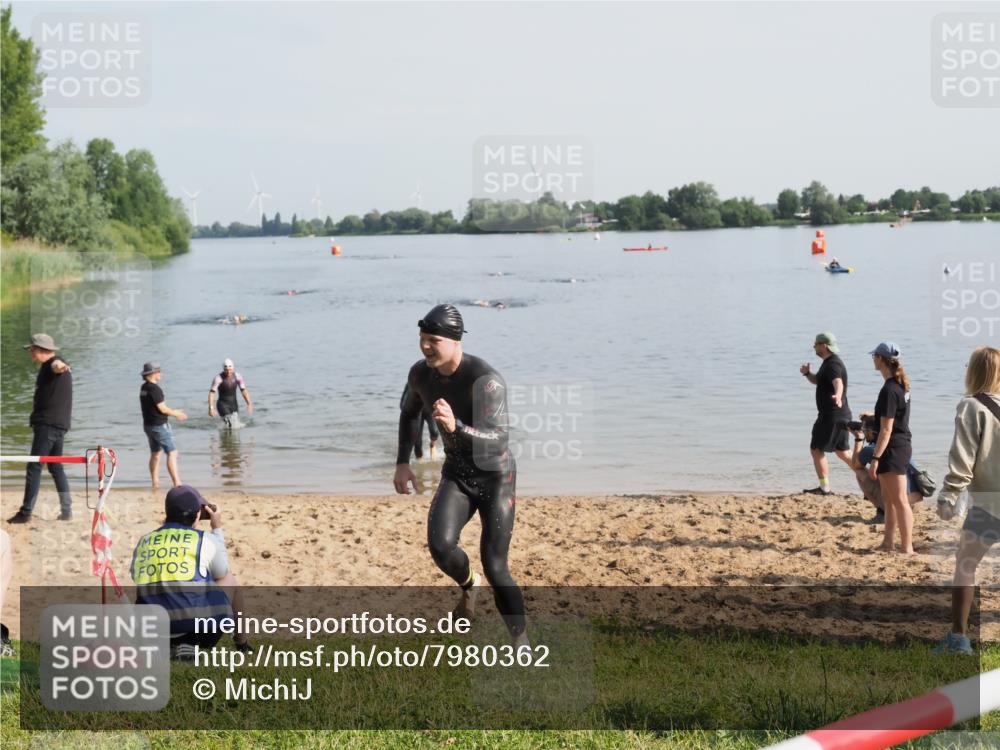 21.06.2025 - 27. Vierlanden-Triathlon MichiJ http://msf.ph/oto/7980362 15.06.2026 09:01:49 Schwimmen 196, 206, 214, 242 meine-sportfotos.de