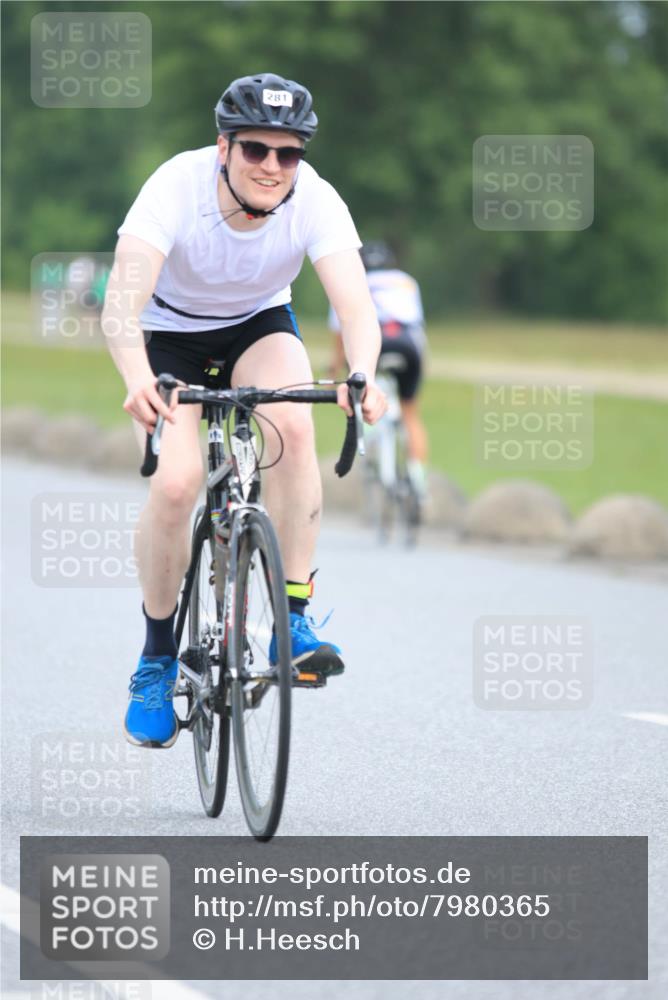 15.06.2025 - 27. Vierlanden-Triathlon H.Heesch http://msf.ph/oto/7980365 15.06.2025 10:39:28 Radfahren 59, 67, 130, 204, 281 meine-sportfotos.de