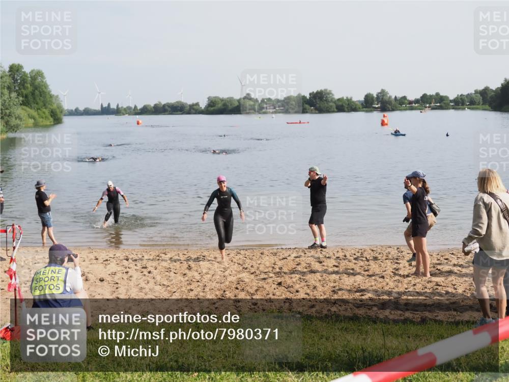 21.06.2025 - 27. Vierlanden-Triathlon MichiJ http://msf.ph/oto/7980371 15.06.2026 09:01:51 Schwimmen 196, 206, 214, 242 meine-sportfotos.de