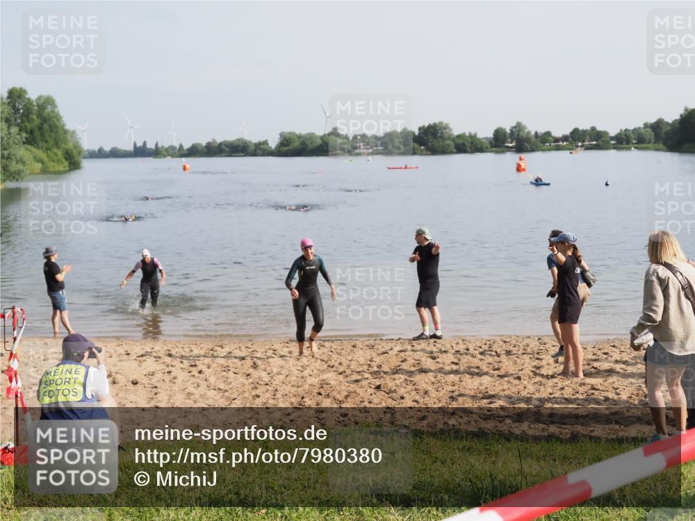 21.06.2025 - 27. Vierlanden-Triathlon MichiJ http://msf.ph/oto/7980380 15.06.2026 09:01:51 Schwimmen 196, 206, 214, 242 meine-sportfotos.de