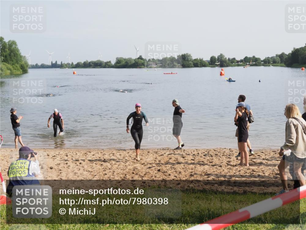 21.06.2025 - 27. Vierlanden-Triathlon MichiJ http://msf.ph/oto/7980398 15.06.2026 09:01:52 Schwimmen 196, 206, 214, 242 meine-sportfotos.de