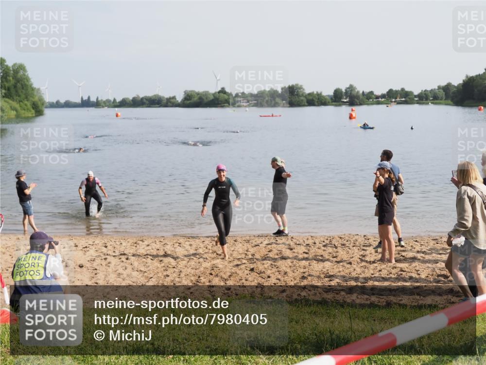 21.06.2025 - 27. Vierlanden-Triathlon MichiJ http://msf.ph/oto/7980405 15.06.2026 09:01:52 Schwimmen 196, 206, 214, 242 meine-sportfotos.de