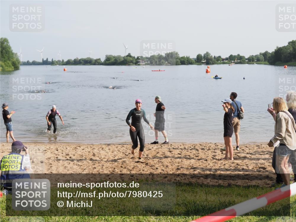 21.06.2025 - 27. Vierlanden-Triathlon MichiJ http://msf.ph/oto/7980425 15.06.2026 09:01:52 Schwimmen 196, 206, 214, 242 meine-sportfotos.de