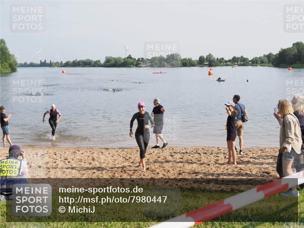 21.06.2025 - 27. Vierlanden-Triathlon MichiJ http://msf.ph/oto/7980447 15.06.2026 09:01:53 Schwimmen 196, 206, 214, 242 meine-sportfotos.de