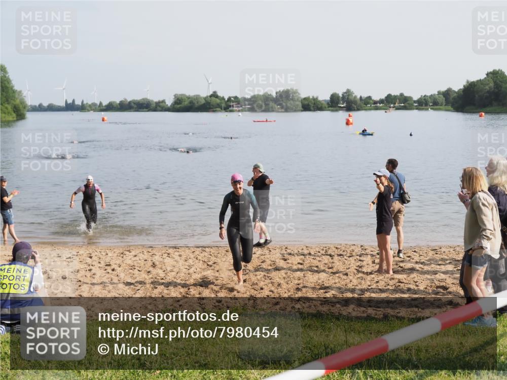 21.06.2025 - 27. Vierlanden-Triathlon MichiJ http://msf.ph/oto/7980454 15.06.2026 09:01:53 Schwimmen 196, 206, 214, 242 meine-sportfotos.de