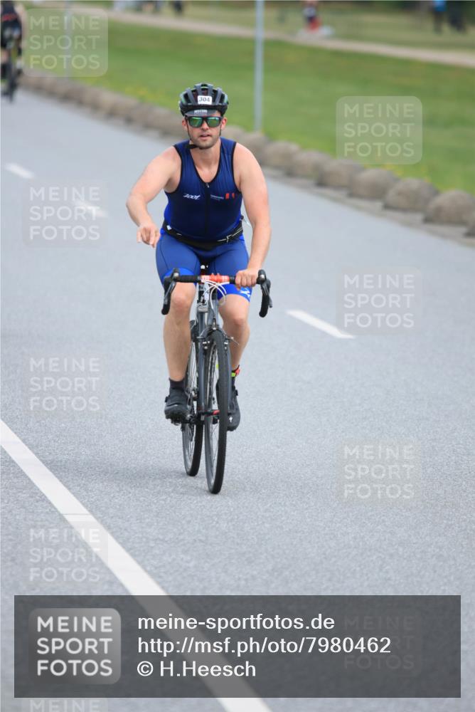 15.06.2025 - 27. Vierlanden-Triathlon H.Heesch http://msf.ph/oto/7980462 15.06.2025 10:40:31 Radfahren 9, 228, 304, 309, 341 meine-sportfotos.de