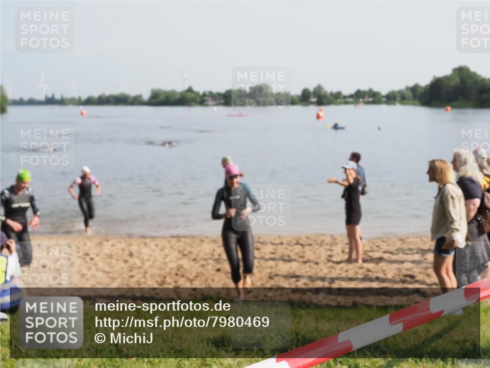 21.06.2025 - 27. Vierlanden-Triathlon MichiJ http://msf.ph/oto/7980469 15.06.2026 09:01:53 Schwimmen 196, 206, 214, 242 meine-sportfotos.de