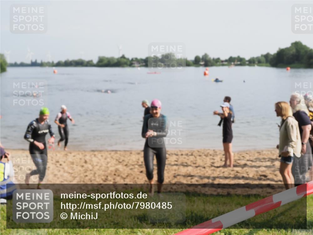 21.06.2025 - 27. Vierlanden-Triathlon MichiJ http://msf.ph/oto/7980485 15.06.2026 09:01:54 Schwimmen 196, 206, 214, 242 meine-sportfotos.de