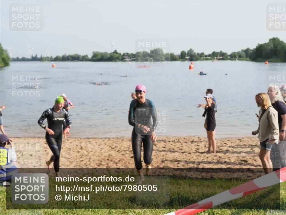 21.06.2025 - 27. Vierlanden-Triathlon MichiJ http://msf.ph/oto/7980505 15.06.2026 09:01:54 Schwimmen 196, 206, 214, 242 meine-sportfotos.de