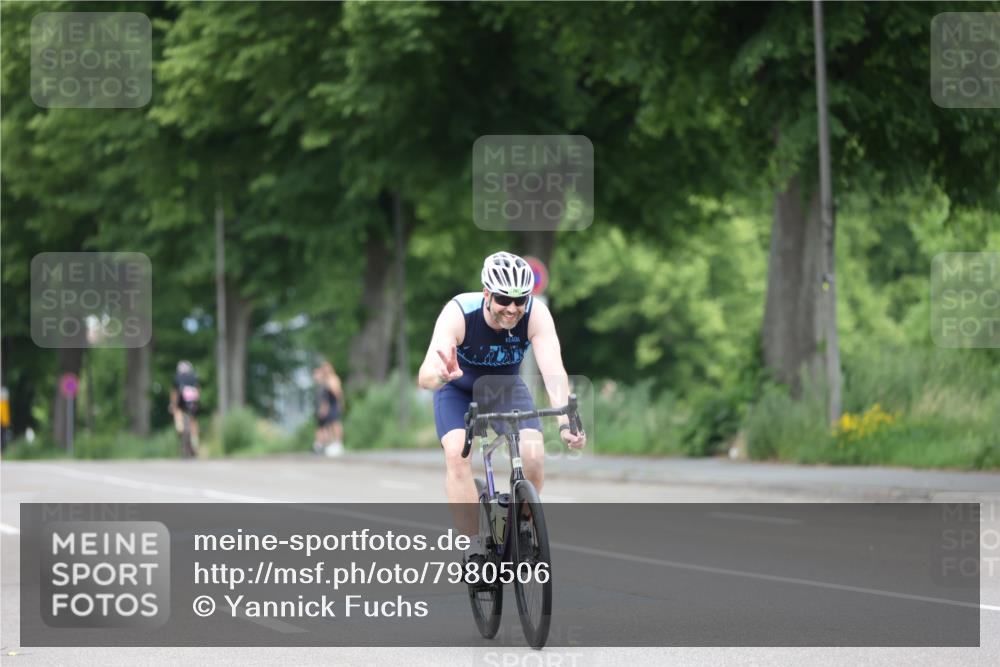 15.06.2025 - 7 Türme Triathlon Yannick Fuchs http://msf.ph/oto/7980506 15.06.2025 11:22:00 Radfahren  meine-sportfotos.de