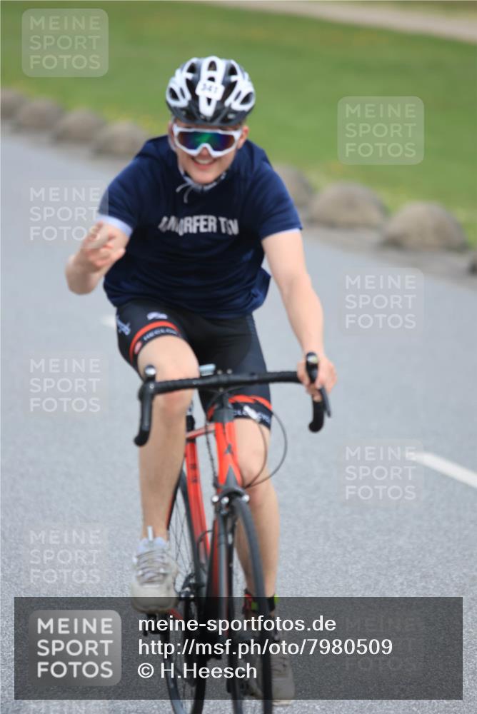 15.06.2025 - 27. Vierlanden-Triathlon H.Heesch http://msf.ph/oto/7980509 15.06.2025 10:40:34 Radfahren 9, 253, 304, 309, 341 meine-sportfotos.de