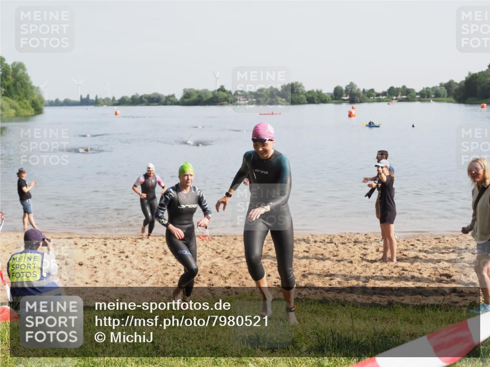 21.06.2025 - 27. Vierlanden-Triathlon MichiJ http://msf.ph/oto/7980521 15.06.2026 09:01:54 Schwimmen 196, 206, 214, 242 meine-sportfotos.de