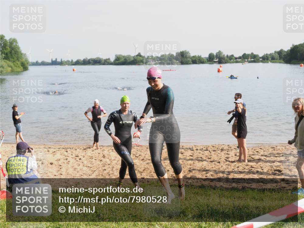 21.06.2025 - 27. Vierlanden-Triathlon MichiJ http://msf.ph/oto/7980528 15.06.2026 09:01:55 Schwimmen 196, 206, 214, 242 meine-sportfotos.de