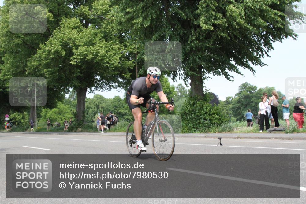 15.06.2025 - 7 Türme Triathlon Yannick Fuchs http://msf.ph/oto/7980530 15.06.2025 13:25:54 Radfahren  meine-sportfotos.de