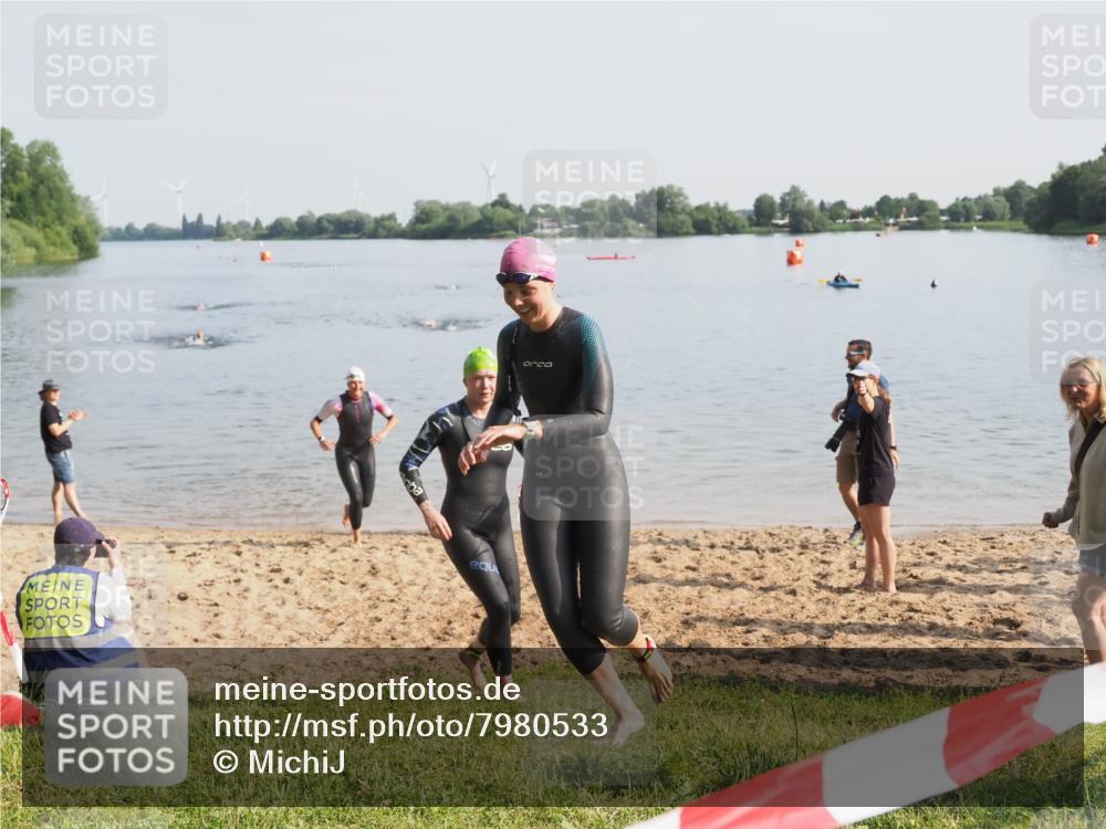 21.06.2025 - 27. Vierlanden-Triathlon MichiJ http://msf.ph/oto/7980533 15.06.2026 09:01:55 Schwimmen 196, 206, 214, 242 meine-sportfotos.de
