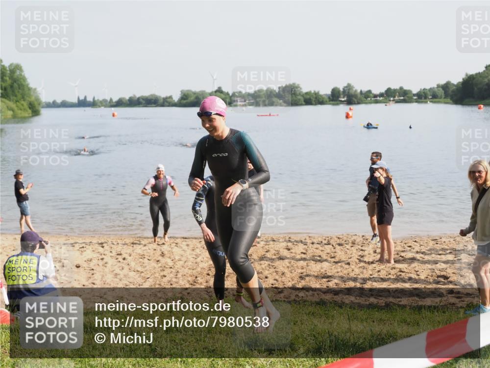 21.06.2025 - 27. Vierlanden-Triathlon MichiJ http://msf.ph/oto/7980538 15.06.2026 09:01:55 Schwimmen 196, 206, 214, 242 meine-sportfotos.de