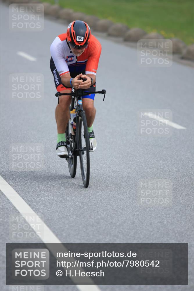15.06.2025 - 27. Vierlanden-Triathlon H.Heesch http://msf.ph/oto/7980542 15.06.2025 10:40:47 Radfahren 193, 556 meine-sportfotos.de