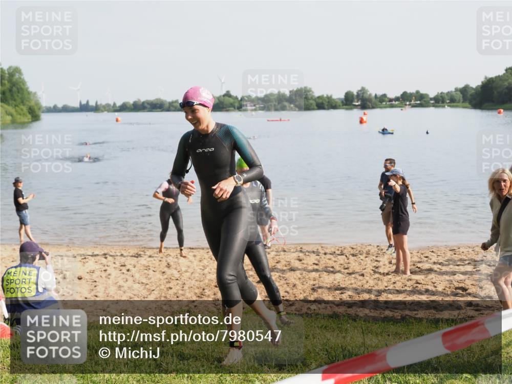 21.06.2025 - 27. Vierlanden-Triathlon MichiJ http://msf.ph/oto/7980547 15.06.2026 09:01:55 Schwimmen 196, 206, 214, 242 meine-sportfotos.de