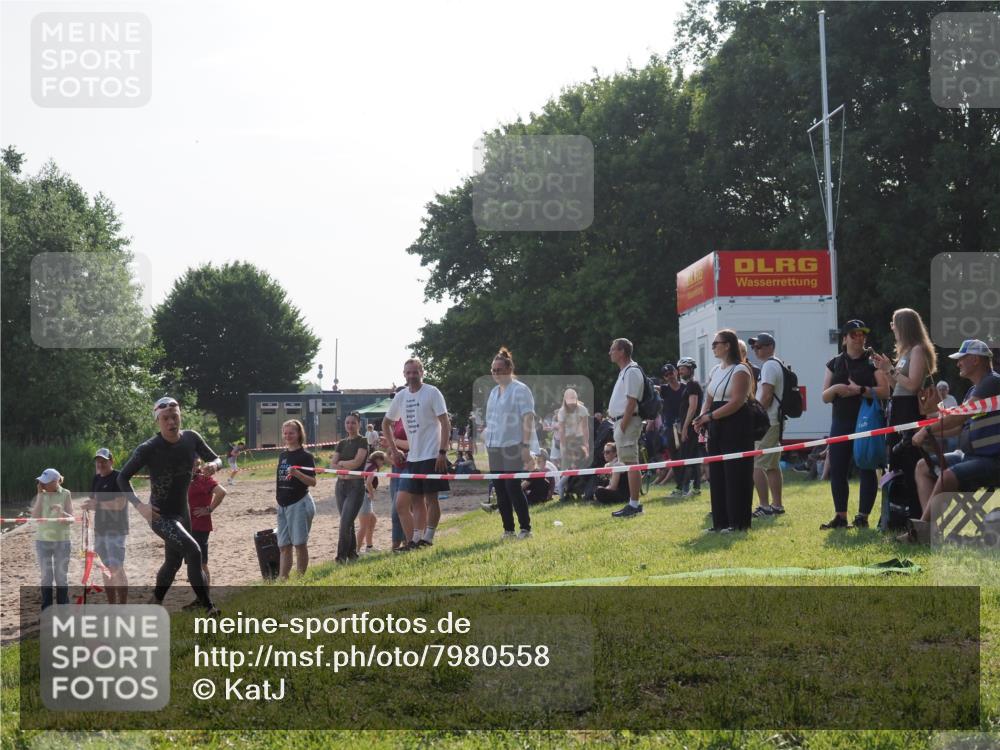 15.06.2025 - 27. Vierlanden-Triathlon KatJ http://msf.ph/oto/7980558 15.06.2025 08:45:15 Schwimmen 127 meine-sportfotos.de