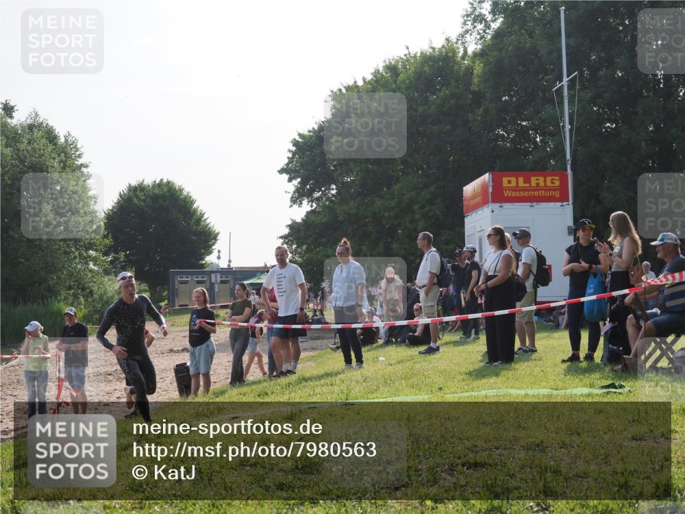 15.06.2025 - 27. Vierlanden-Triathlon KatJ http://msf.ph/oto/7980563 15.06.2025 08:45:15 Schwimmen 127 meine-sportfotos.de