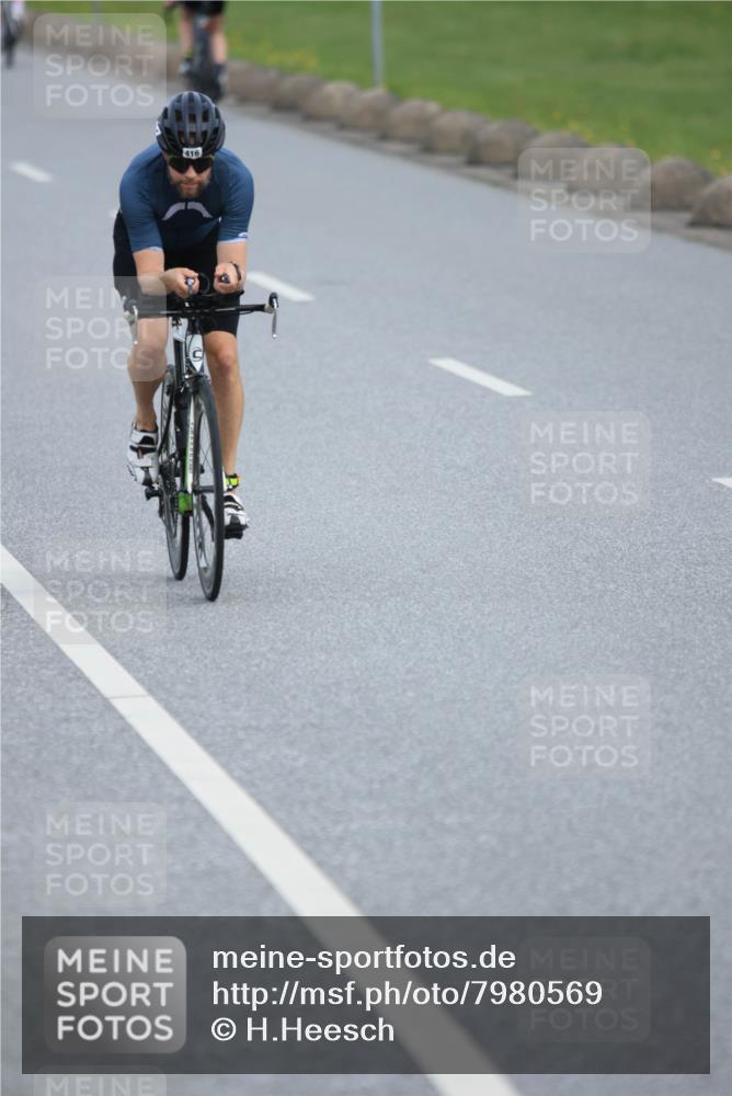 15.06.2025 - 27. Vierlanden-Triathlon H.Heesch http://msf.ph/oto/7980569 15.06.2025 10:40:56 Radfahren 116, 416, 432, 1398 meine-sportfotos.de