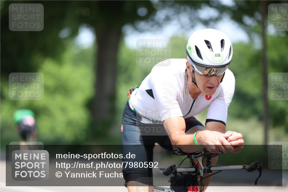 15.06.2025 - 7 Türme Triathlon Yannick Fuchs http://msf.ph/oto/7980592 15.06.2025 12:48:44 Radfahren 204, 458, 530, 540, 629, 651 meine-sportfotos.de