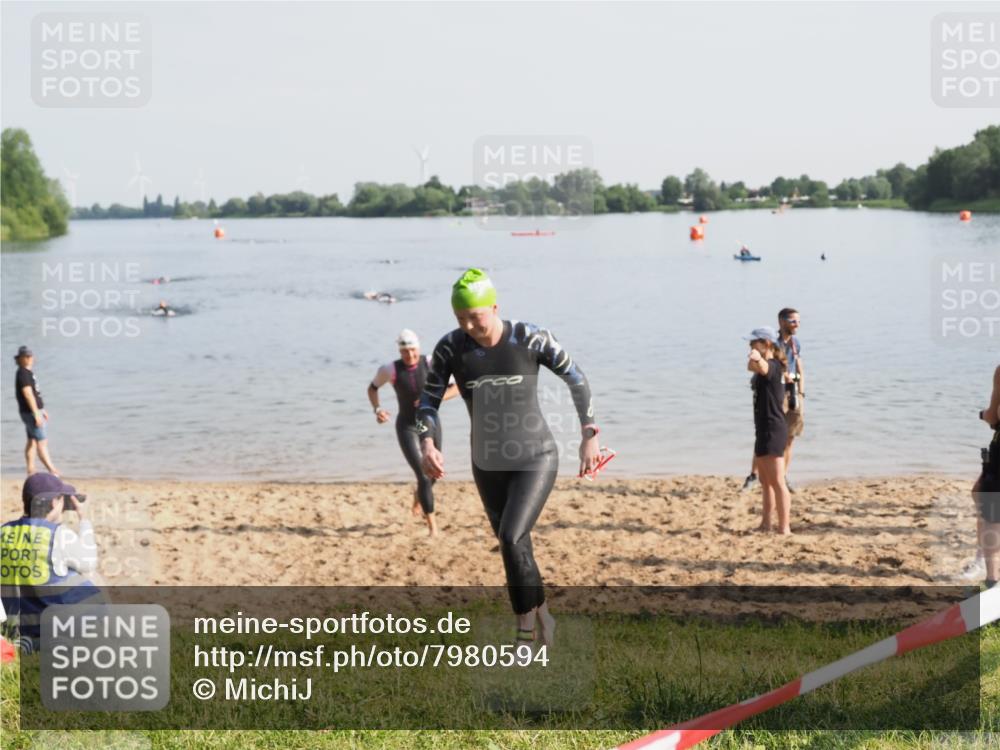 21.06.2025 - 27. Vierlanden-Triathlon MichiJ http://msf.ph/oto/7980594 15.06.2026 09:01:56 Schwimmen 196, 206, 214 meine-sportfotos.de