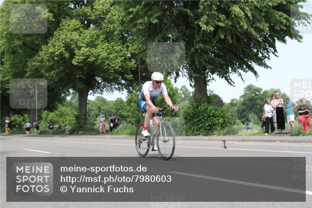 15.06.2025 - 7 Türme Triathlon Yannick Fuchs http://msf.ph/oto/7980603 15.06.2025 13:26:11 Radfahren  meine-sportfotos.de