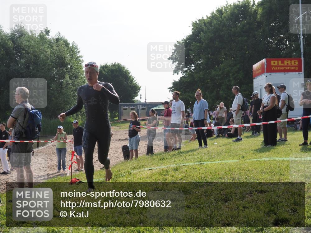 15.06.2025 - 27. Vierlanden-Triathlon KatJ http://msf.ph/oto/7980632 15.06.2025 08:45:17 Schwimmen 127 meine-sportfotos.de