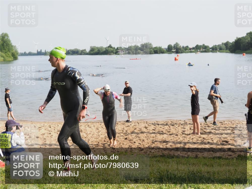 21.06.2025 - 27. Vierlanden-Triathlon MichiJ http://msf.ph/oto/7980639 15.06.2026 09:01:57 Schwimmen 196, 206, 214 meine-sportfotos.de