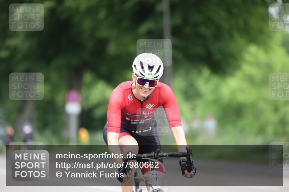 15.06.2025 - 7 Türme Triathlon Yannick Fuchs http://msf.ph/oto/7980662 15.06.2025 11:22:36 Radfahren 205, 243 meine-sportfotos.de