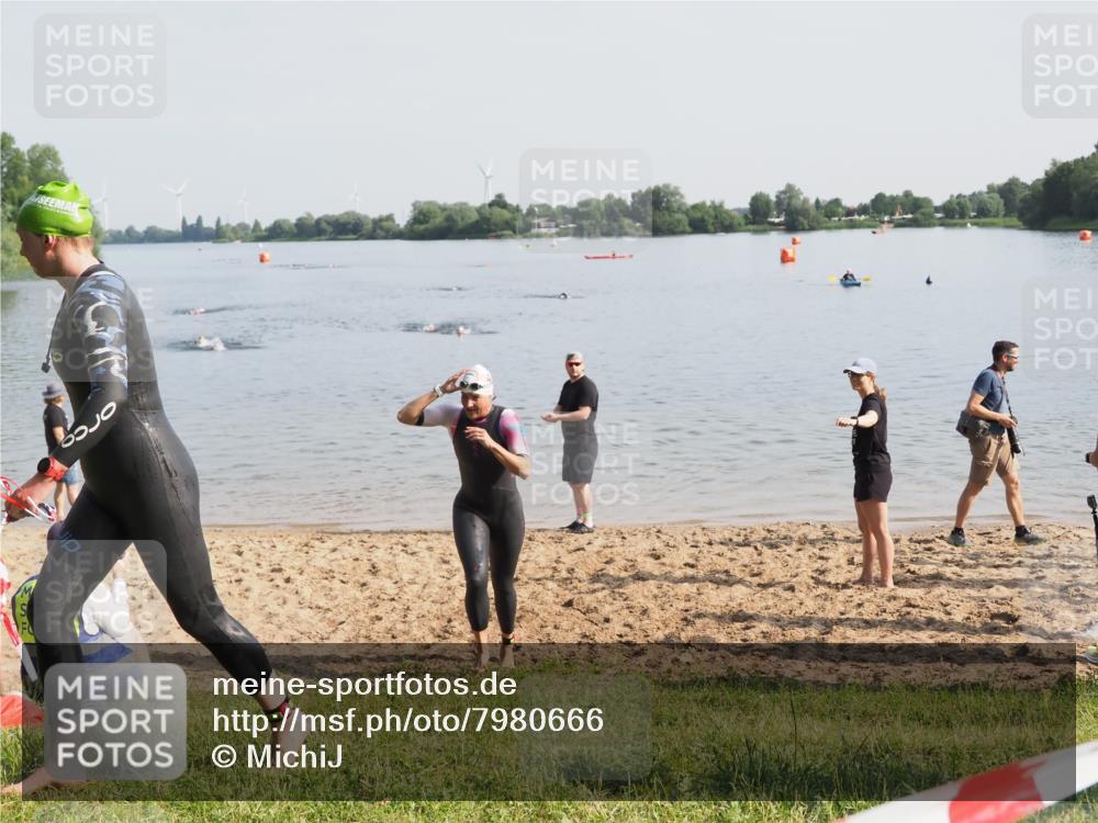 21.06.2025 - 27. Vierlanden-Triathlon MichiJ http://msf.ph/oto/7980666 15.06.2026 09:01:57 Schwimmen 196, 206, 214 meine-sportfotos.de