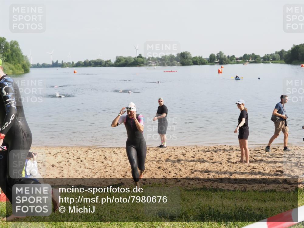 21.06.2025 - 27. Vierlanden-Triathlon MichiJ http://msf.ph/oto/7980676 15.06.2026 09:01:57 Schwimmen 196, 206, 214 meine-sportfotos.de