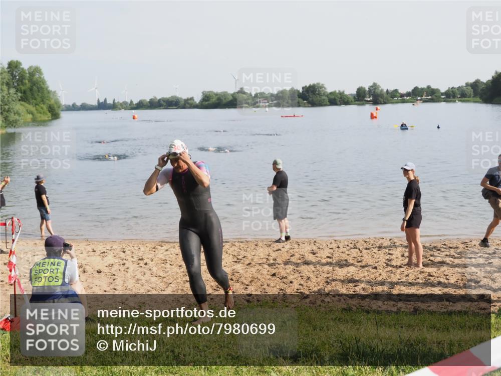 21.06.2025 - 27. Vierlanden-Triathlon MichiJ http://msf.ph/oto/7980699 15.06.2026 09:01:58 Schwimmen 196, 206, 214 meine-sportfotos.de
