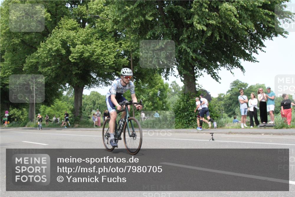 15.06.2025 - 7 Türme Triathlon Yannick Fuchs http://msf.ph/oto/7980705 15.06.2025 13:26:29 Radfahren  meine-sportfotos.de